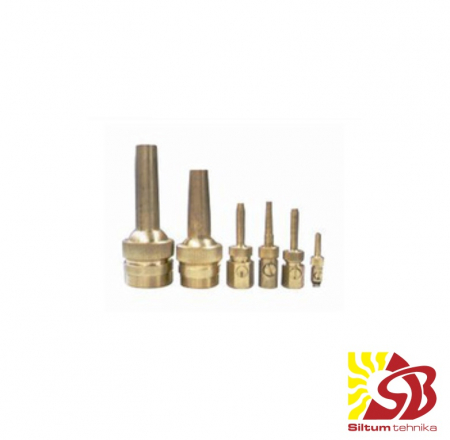 Strūklaka ar maināmiem uzgaļiem